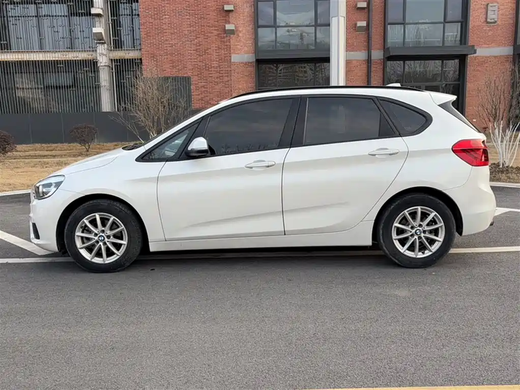 BMW 2 Series Active Tourer 2017 — фото 20