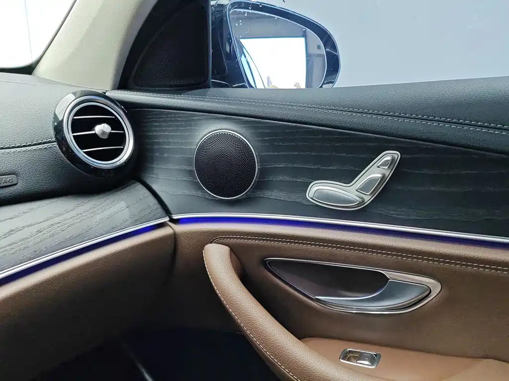 Mercedes-Benz E-Class 2020 — фото 17
