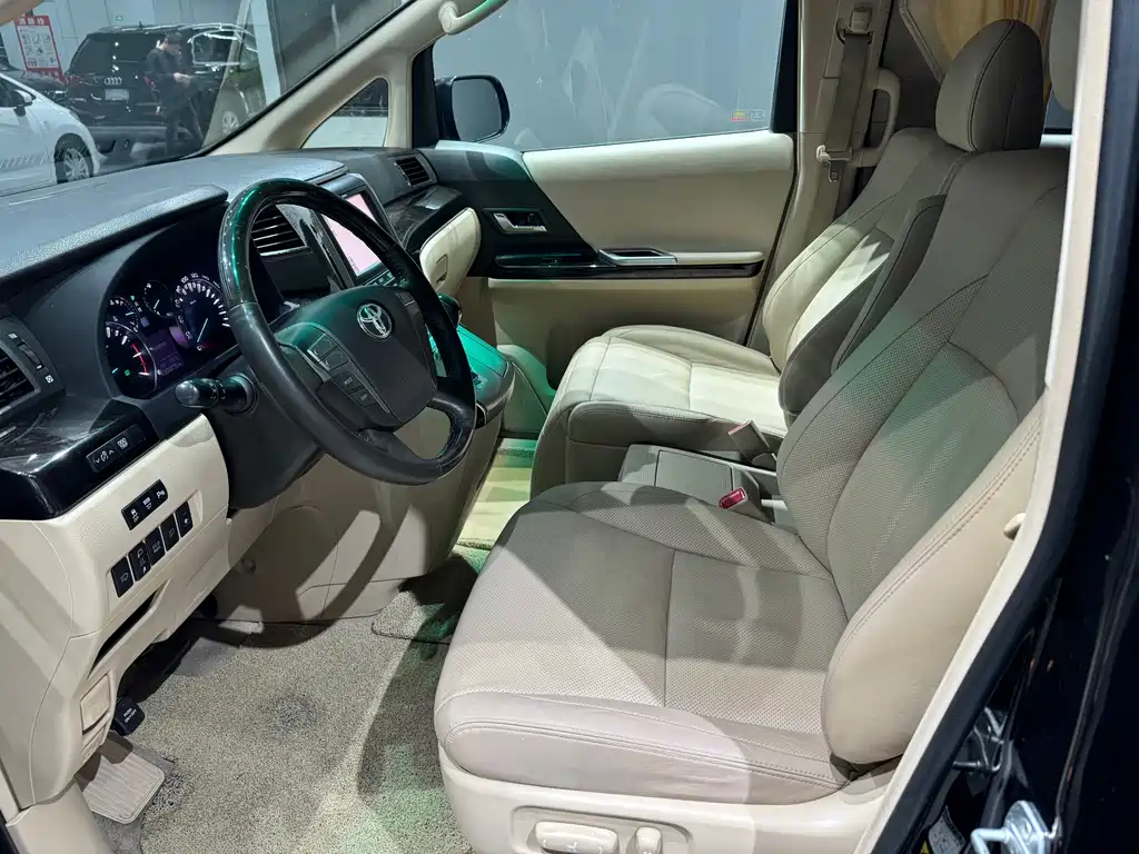 Toyota Alphard 2012 — фото 4