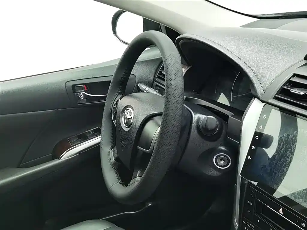 Toyota Camry 2016 — фото 22