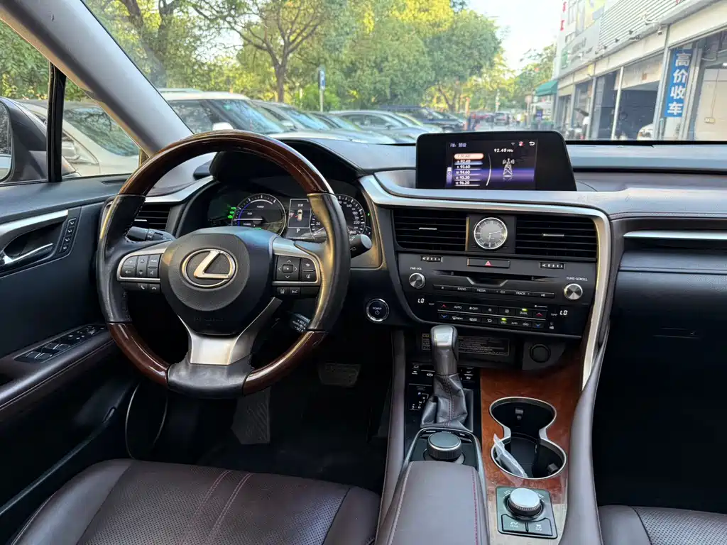 Lexus RX 2018 — фото 14