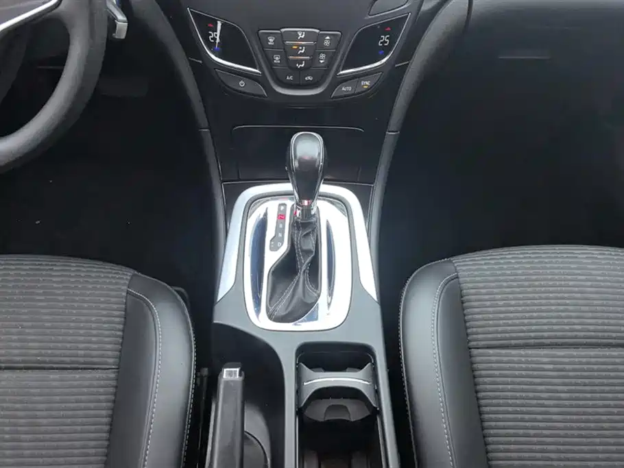 Buick Regal 2017 — фото 16