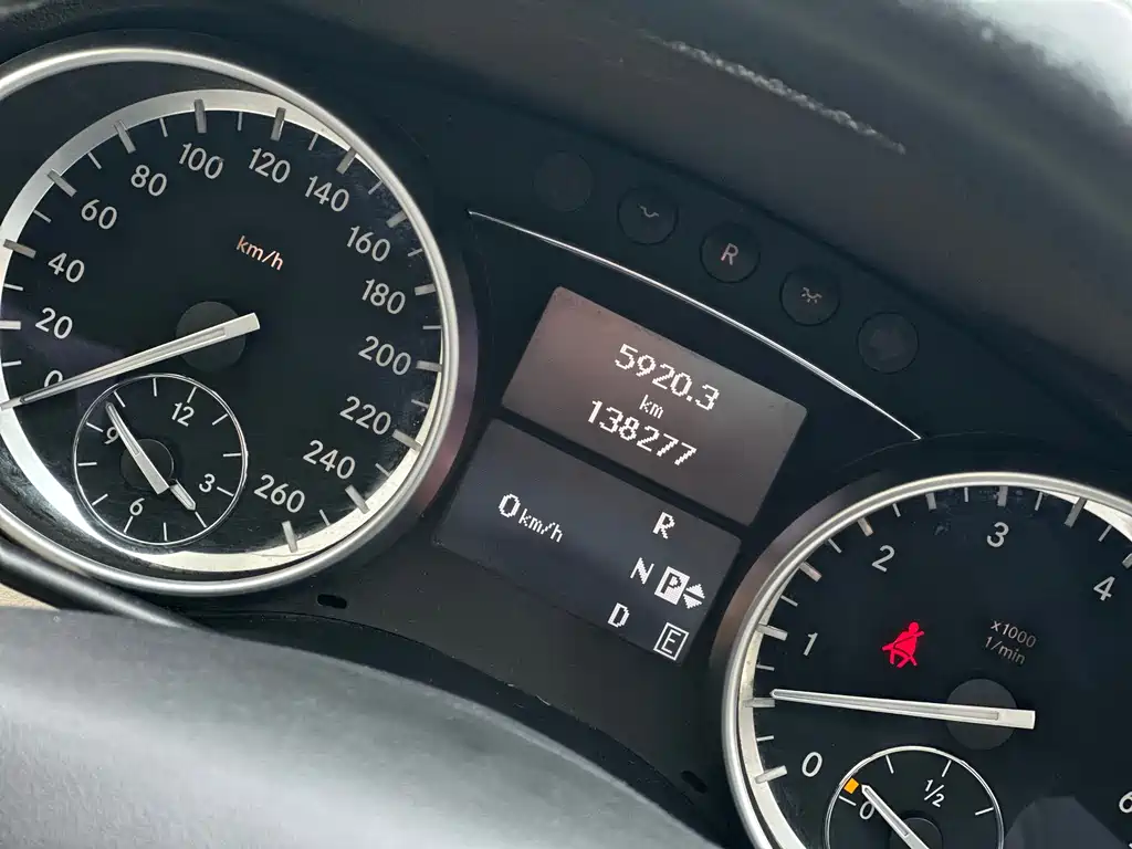Mercedes-Benz R-Class 2017 — фото 13