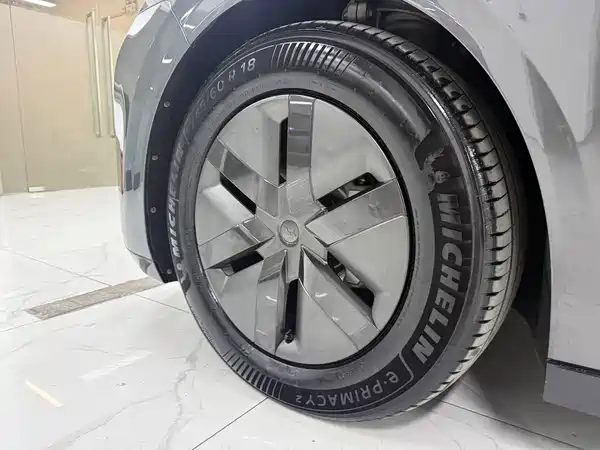 Li Auto MEGA 2024