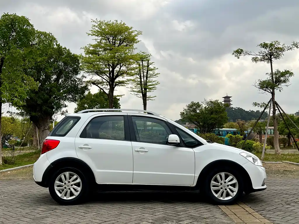 Suzuki SX4 2014 — фото 4
