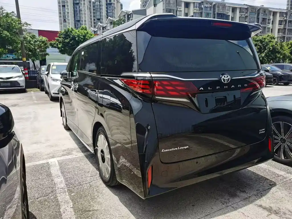 Toyota Alphard — фото 7