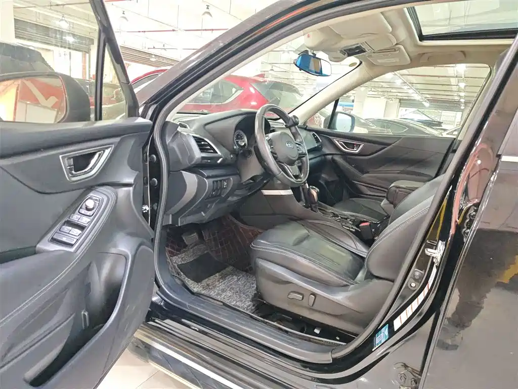 Subaru Forester 2019 — фото 12