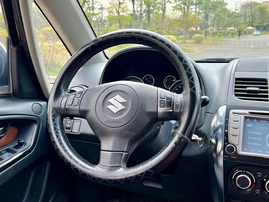Suzuki SX4 2014 — фото 9