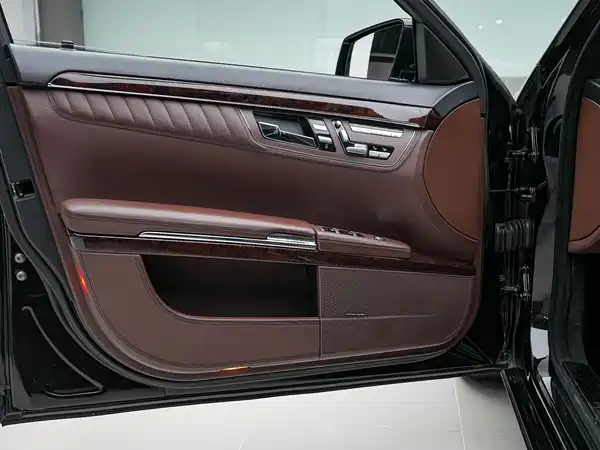 Mercedes-Benz S-Class 2011