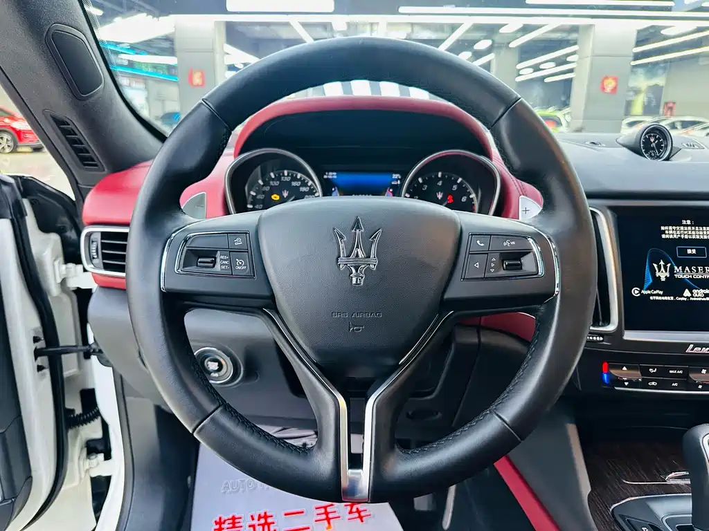 Maserati Levante 2017 — фото 15