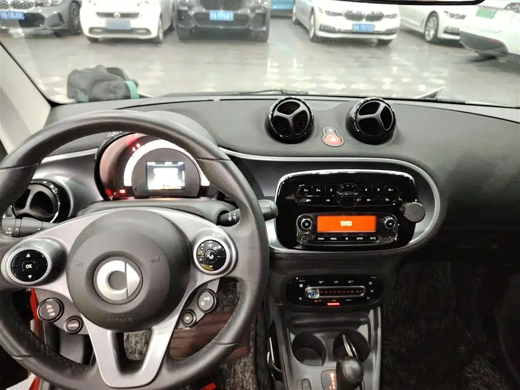 smart Fortwo 2017 — фото 10