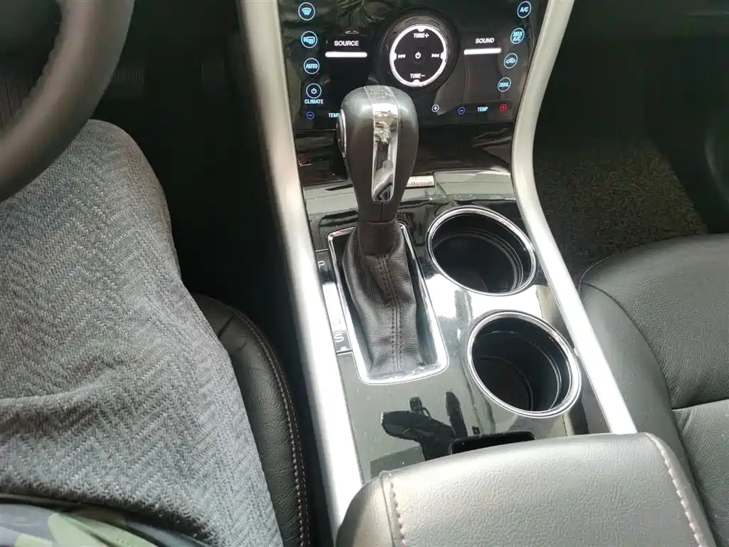 Ford Edge 2015 — фото 12
