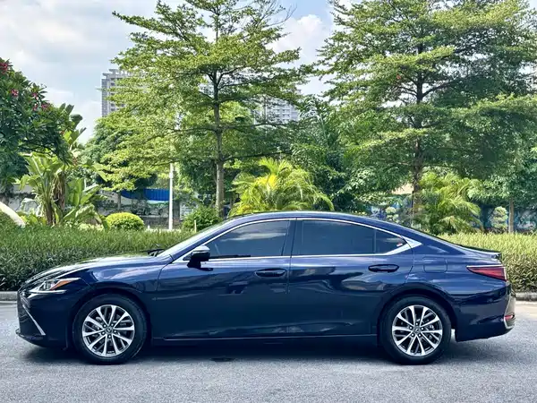 Lexus ES 2024