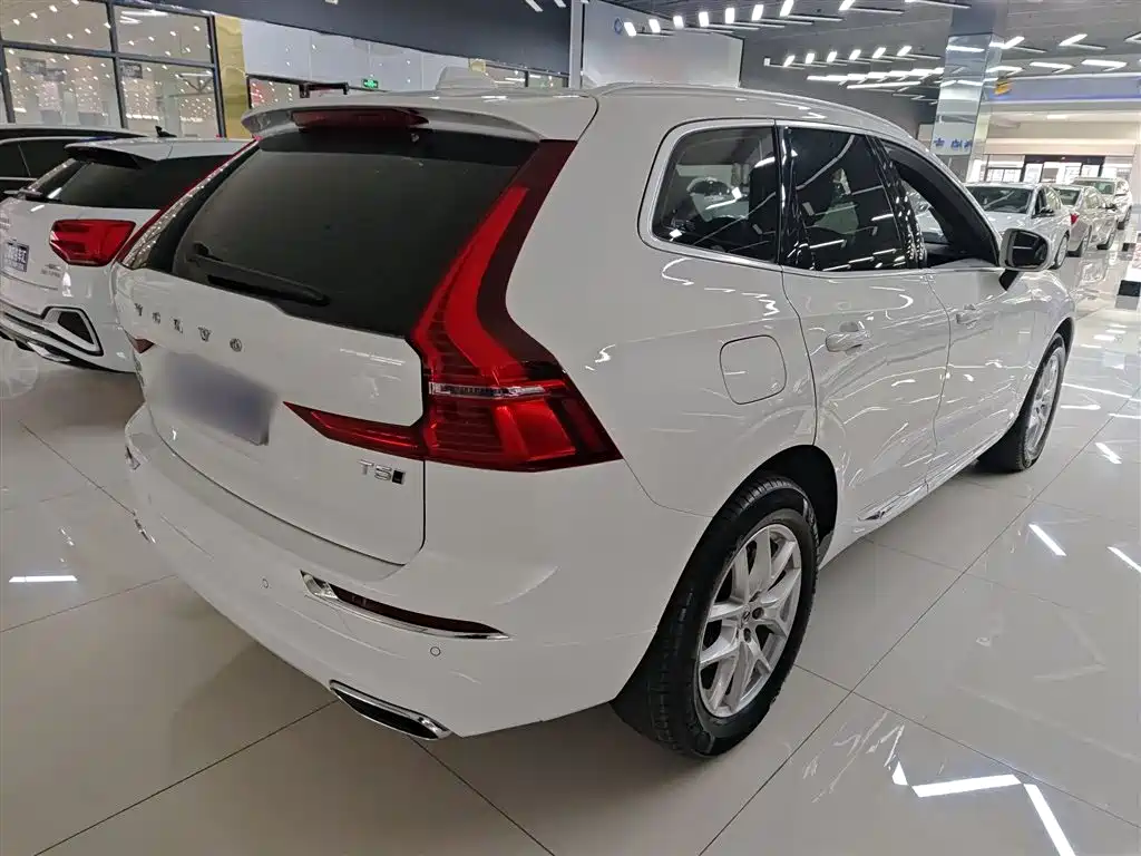 Volvo XC60 2021 — фото 7
