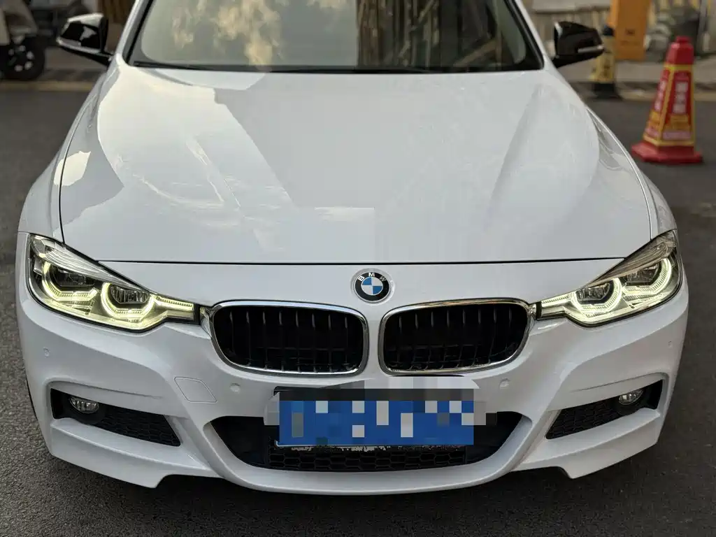 BMW 3 Series 2018 — фото 9