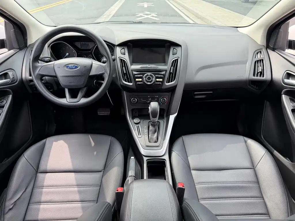 Ford Focus 2016 — фото 17