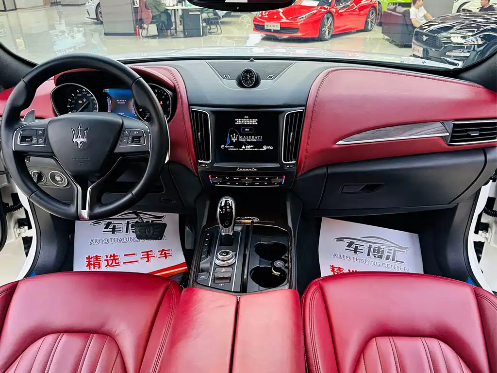 Maserati Levante 2017 — фото 14
