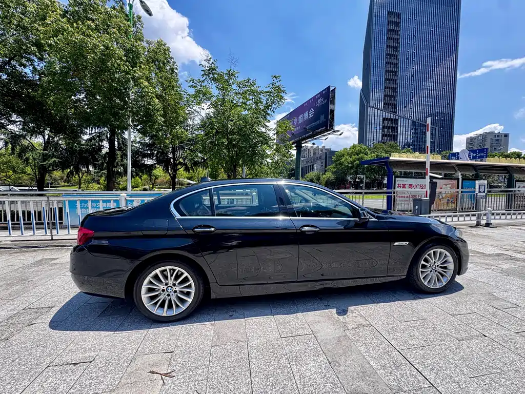 BMW 5 Series 2015 — фото 12