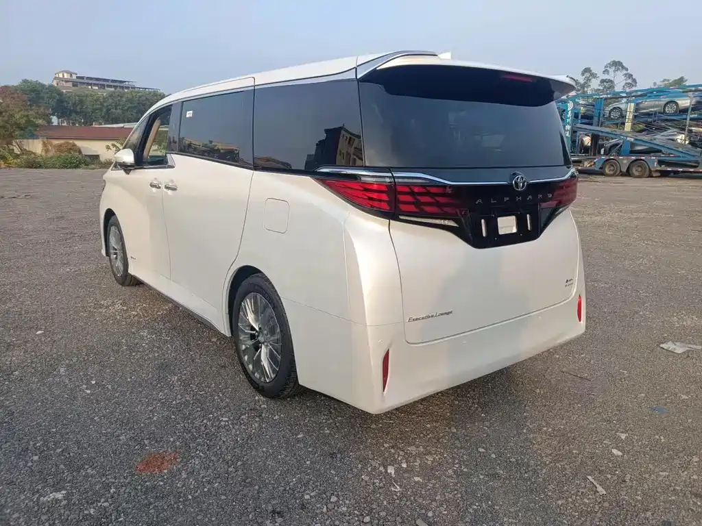 Toyota Alphard — фото 7