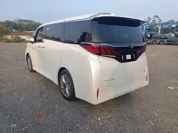 Toyota Alphard 2025