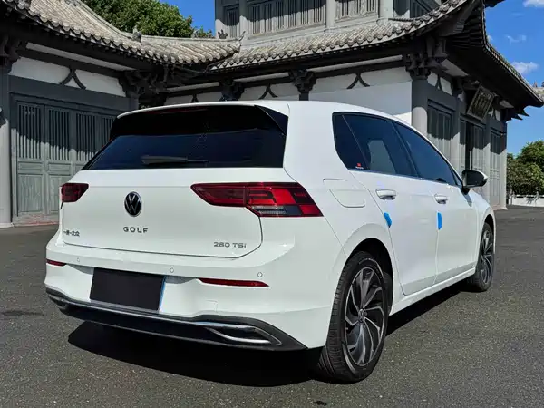 Volkswagen Golf 2021