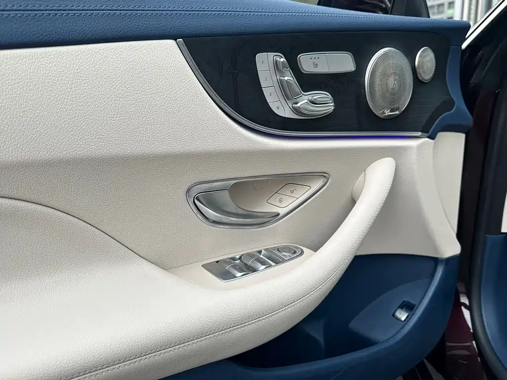 Mercedes-Benz E-Class 2022 — фото 12