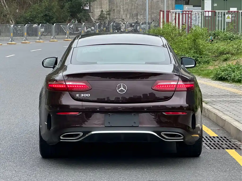 Mercedes-Benz E-Class 2022 — фото 15