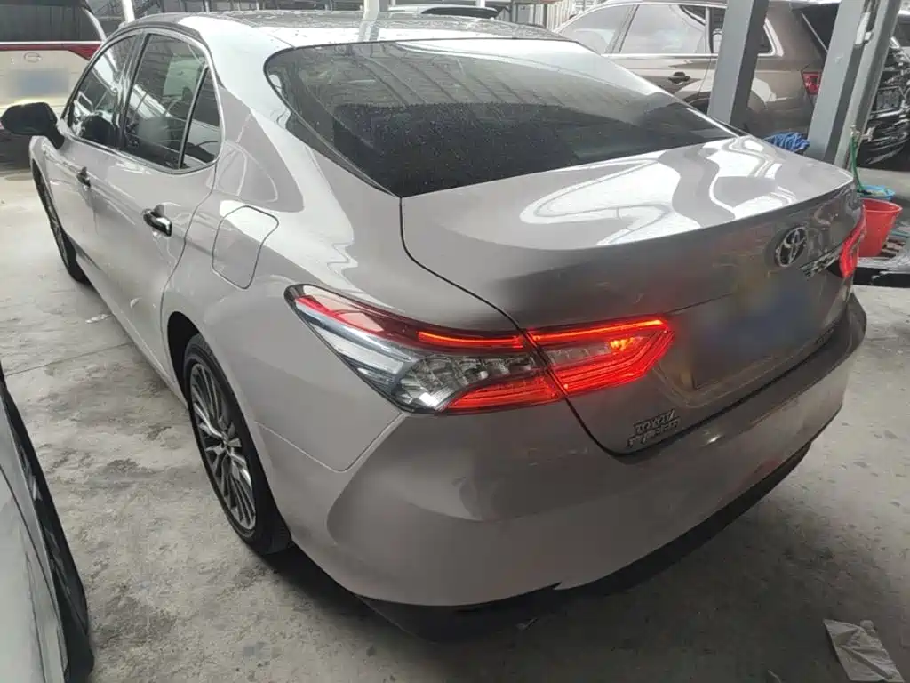 Toyota Camry 2018 — фото 5