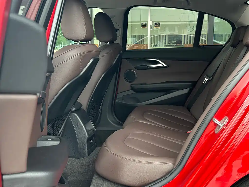 BMW 1 Series 2019 — фото 12