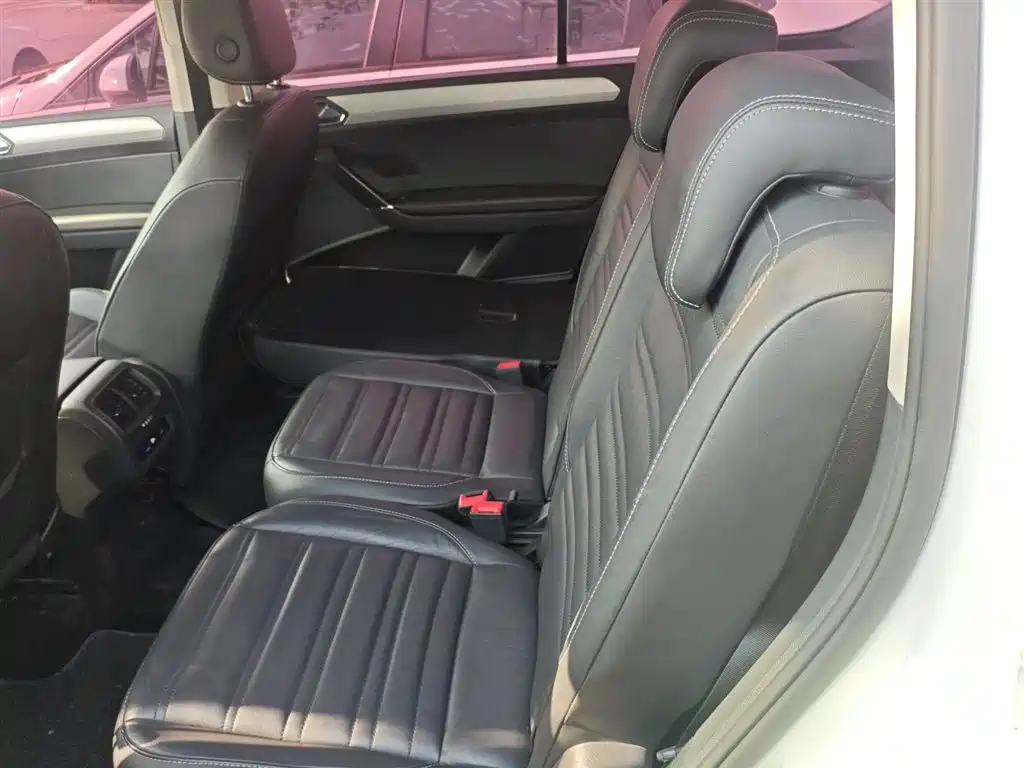 Volkswagen Touran 2018 — фото 17