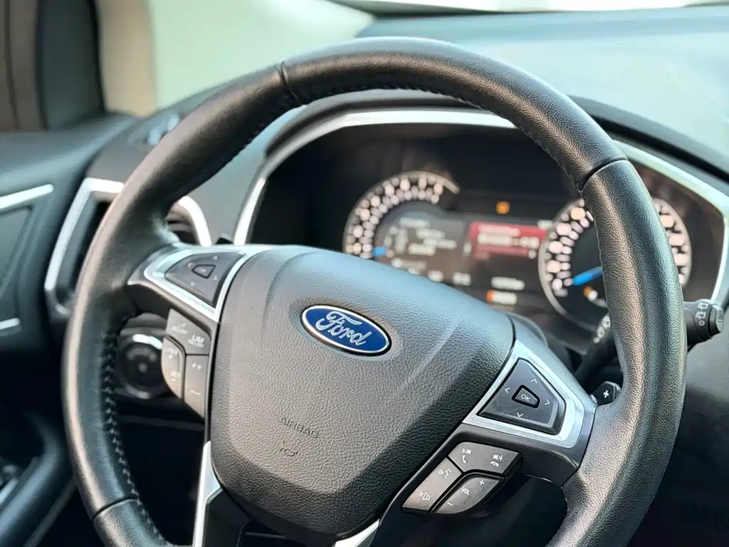 Ford Edge 2017 — фото 9