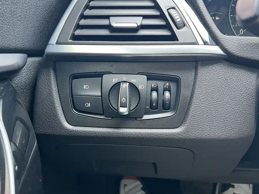 BMW 3 Series GT 2018 — фото 26