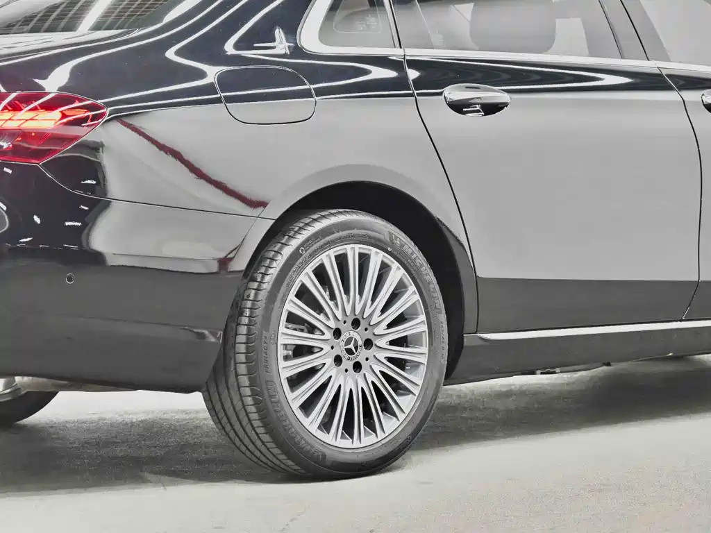 Mercedes-Benz E-Class 2022 — фото 11