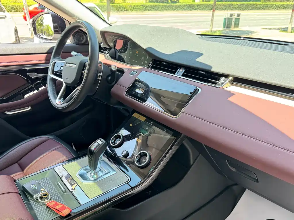Land Rover Range Rover Evoque 2023 — фото 17