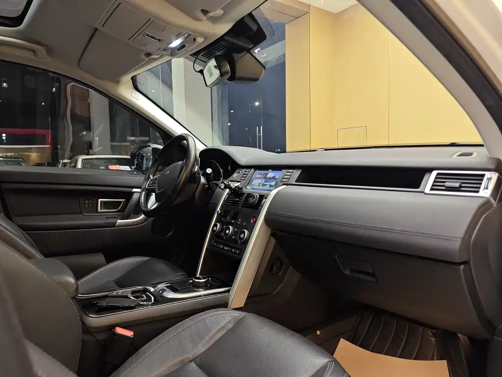 Land Rover Discovery Sport 2017 — фото 32