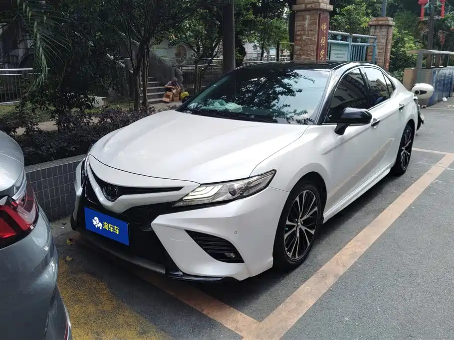 Toyota Camry 2018 — фото 2