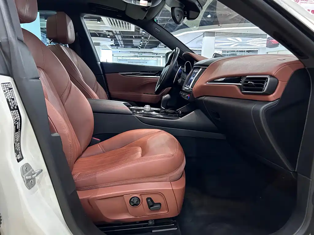Maserati Levante 2019 — фото 15