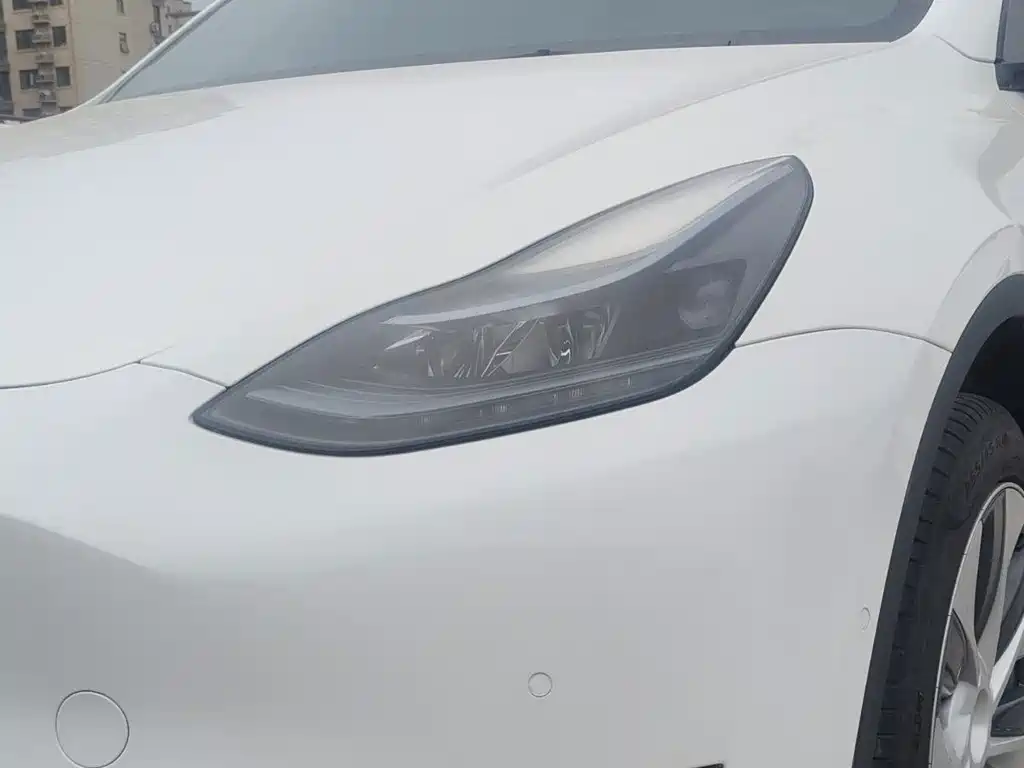 Tesla Model Y 2023 — фото 12