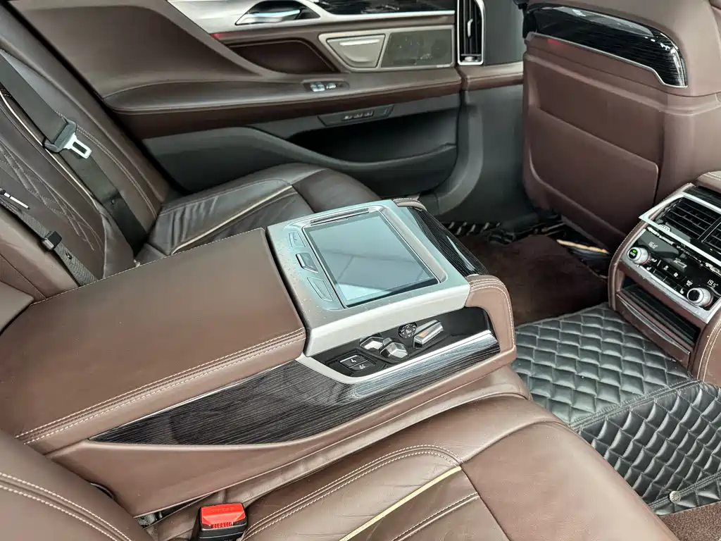 BMW 7 Series 2019 — фото 12