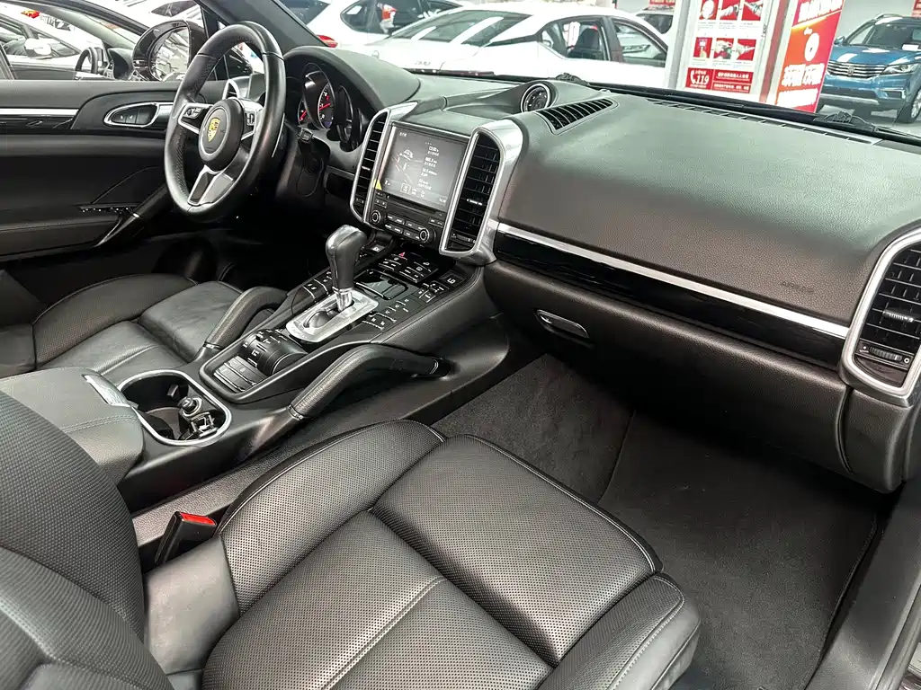 Porsche Cayenne 2017 — фото 17