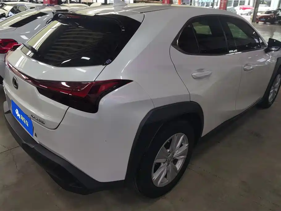 Lexus UX 2022 — фото 3