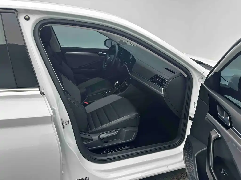 Volkswagen Sagitar 2022