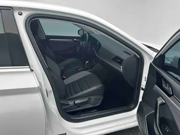 Volkswagen Sagitar 2022