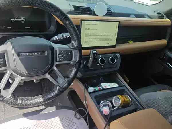 Land Rover Defender 2023