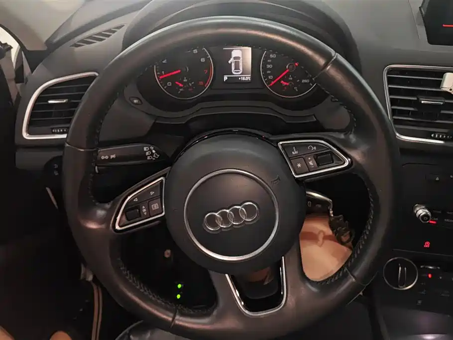 Audi Q3 2019 — фото 15