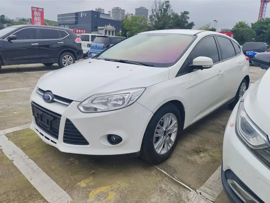 Ford Focus 2014 — фото 1