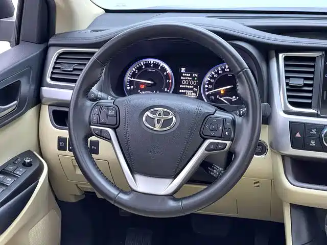 Toyota Highlander 2021 — фото 11