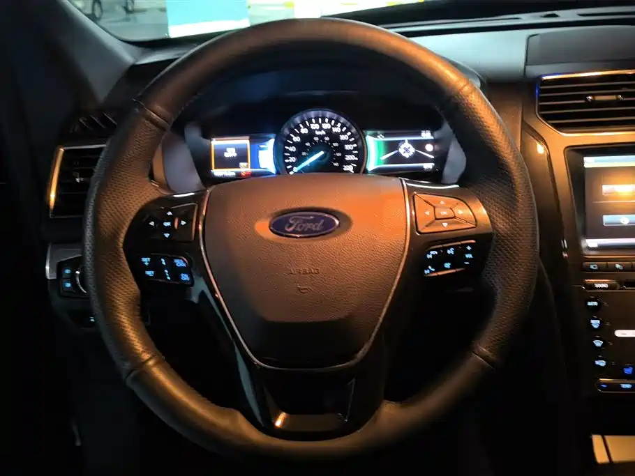 Ford Explorer 2016 — фото 15