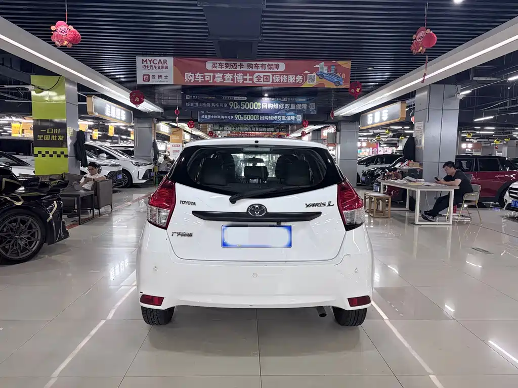 Toyota Yaris L 2015 — фото 9
