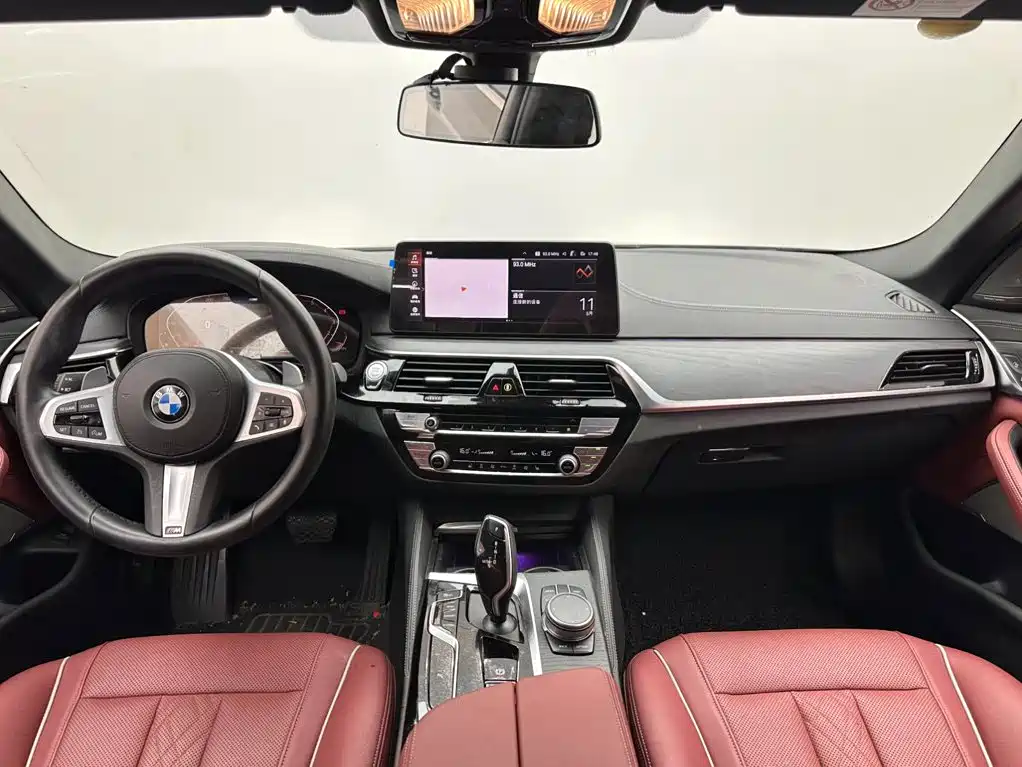 BMW 5 Series 2021 — фото 10